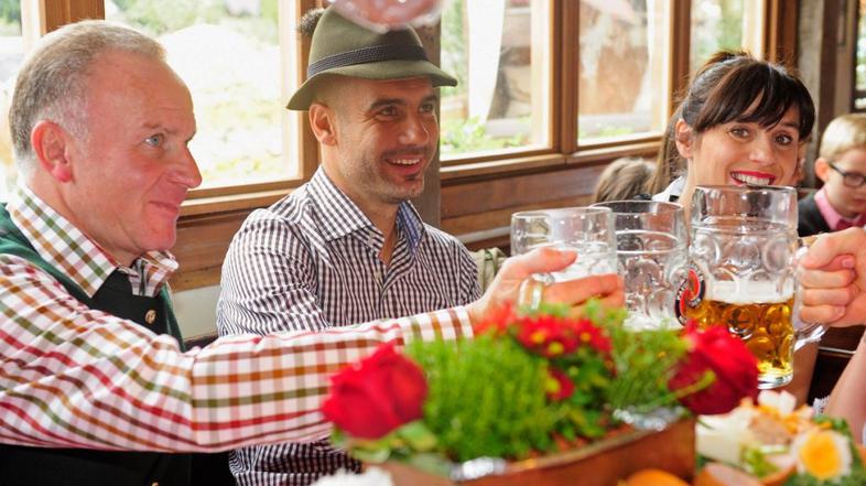 Oktoberfest München Rummenigge Guardiola Christina zaročenka žena dekle