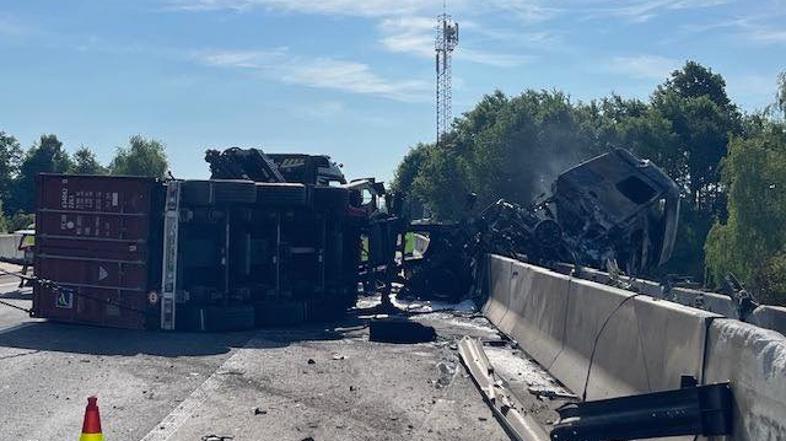 goreče vozilo avtocesta nesreča