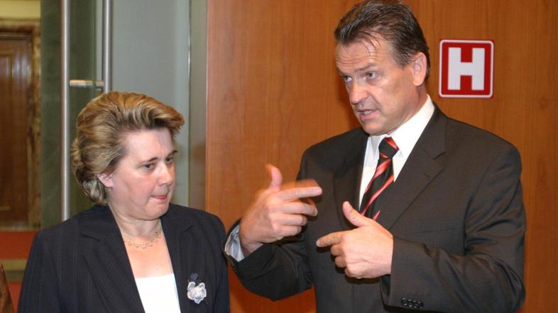 Rupar mora na sodišče zaradi očitkov o okoriščanju leta 2003, medtem ko tožilci