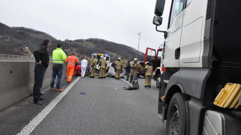 Prometna nesreča na avtocesti 