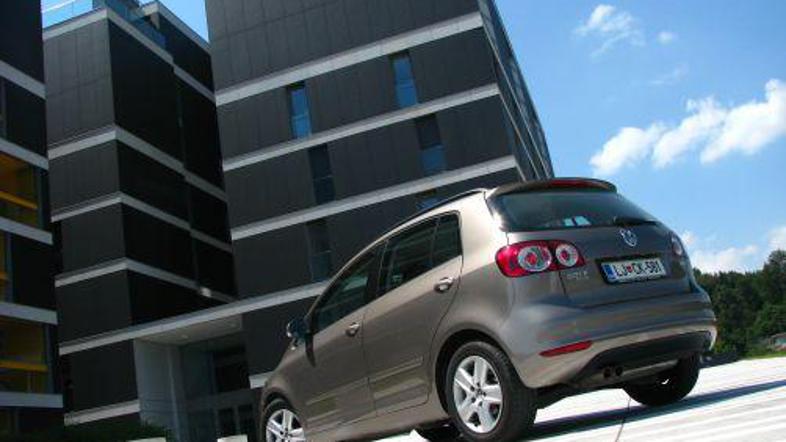 Plus druge generacije v nobenem pogledu posebej ne izstopa, ponuja pa zelo velik