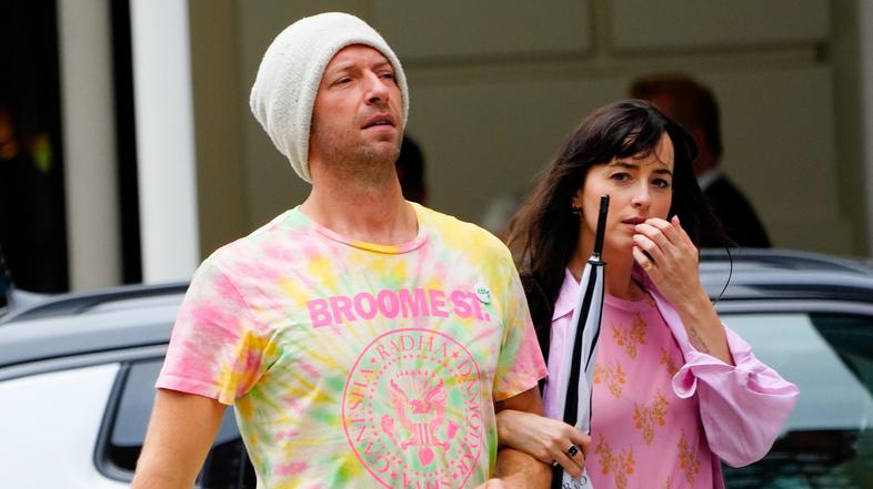 chris martin, dakota johnson