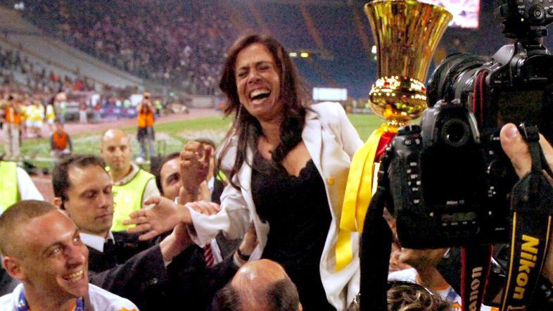 Lorella Sensi se je z Romo leta 2008 takole veselila pokalnega naslova, ko so si