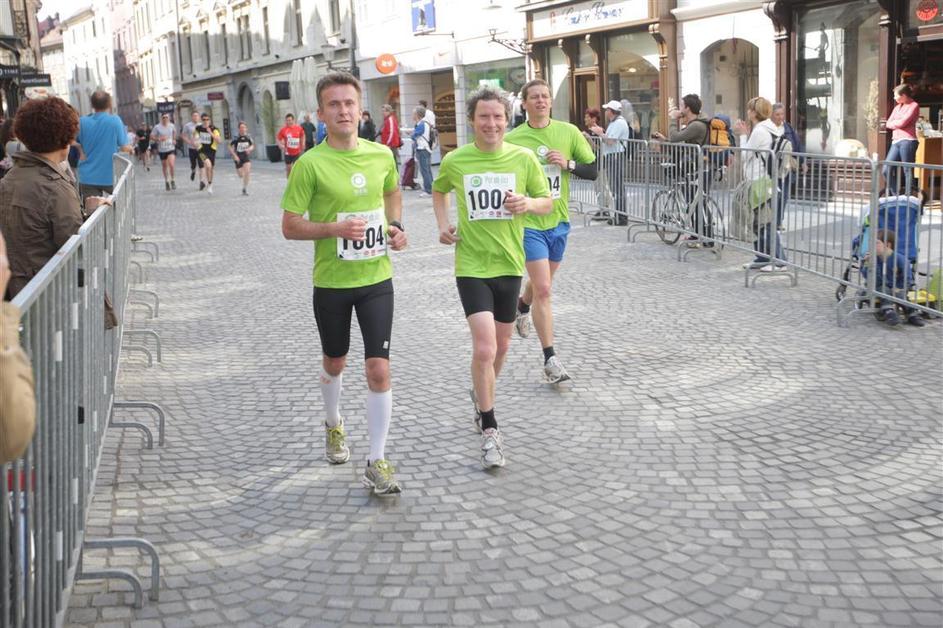 Če želite visokoresolucijsko fotografijo, nam pošljite elektronsko sporočilo na 