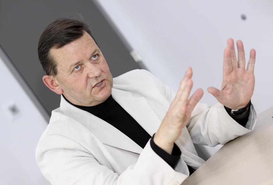 Pri 49 letih se upokojuje. Zdaj namerava doktorirati. Naslov naloge že ima: Post | Avtor: Žurnal24 main