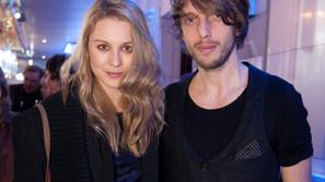 Aljoša in Iva ob začetkih njune ljubezenske zgodbe.