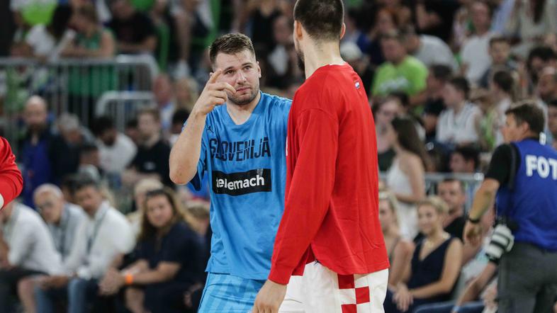 Šport: Slovenski šov v Stožicah proti nemočnim Hrvatom - Košarka SLO HRV