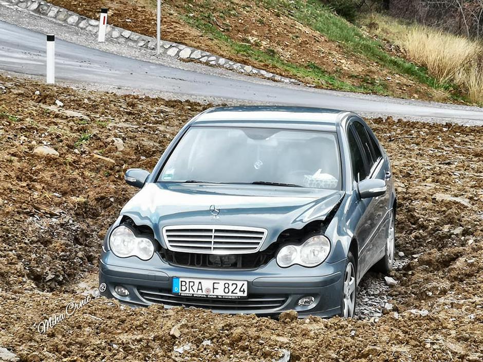 Zapuščeni mercedes | Avtor: Miha Crnič