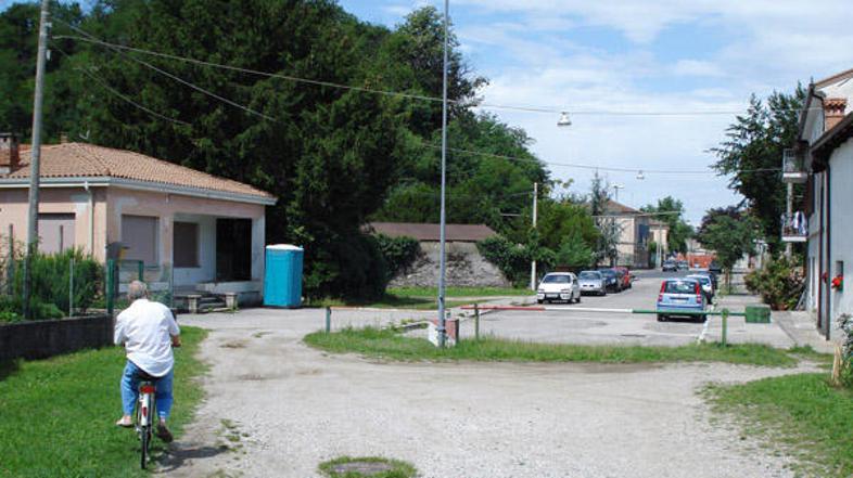 Med Solkanom in Šempetrom je možno mejo brez dokumentov brež težav prečkati na t