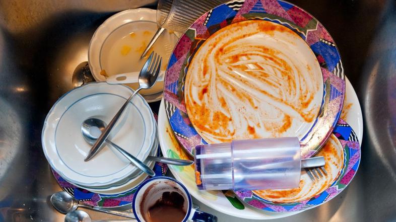 kuhinja umazana posoda