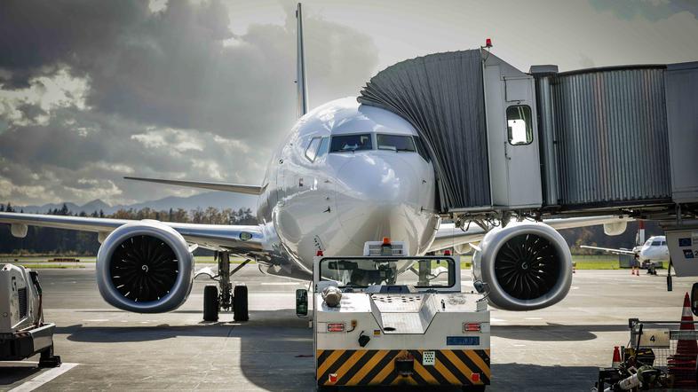 letalo, avion, letališče Brnik