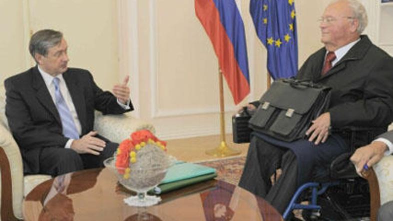 Predsednik republike s predsednikom Nacionalnega sveta invalidskih organizacij