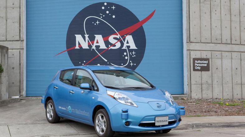 Avtonomno vozilo Nissan leaf