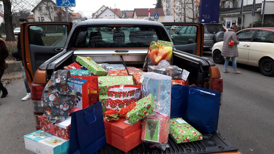 Darila | Avtor: M. K.