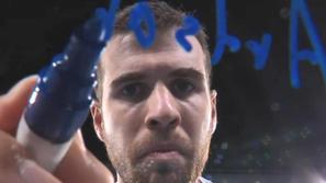 Hačanov podpis na kamero