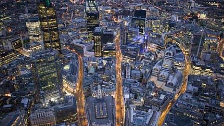 Londonski City s slovito "kumaro" (uradno ime nebotičnika je 30 St. Mary Axe) v 