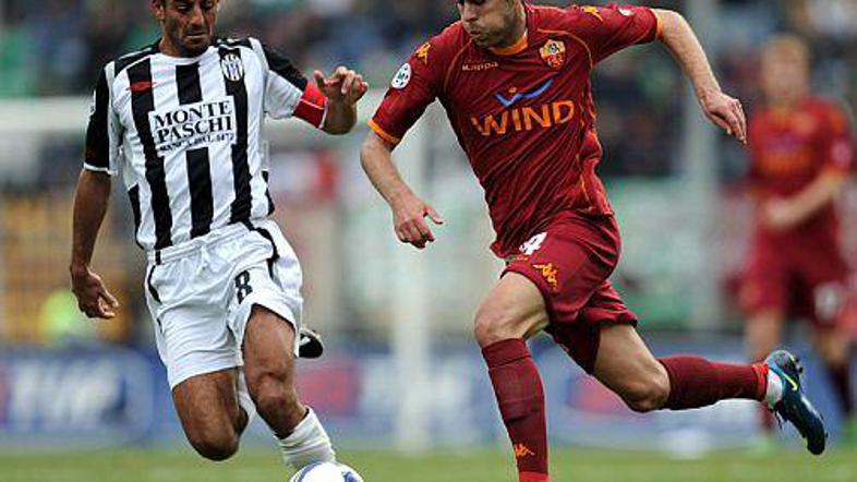 Jeremy Menez (desno) ni preprečil novega poraza Rome.