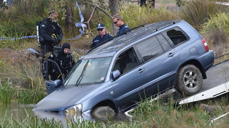 Z otroci se je zapeljala v jezero
