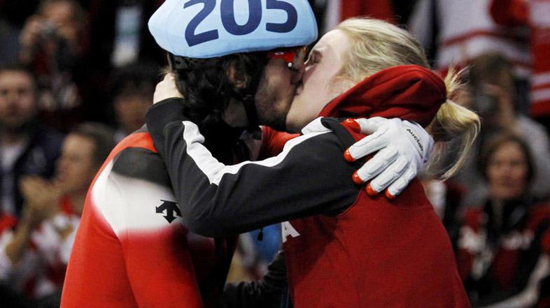 Kanadčana Charlsea Hamelina je dekle za zlato kolajno nagradilo s temu primernim