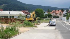 Pripravljalna dela za gradnjo novega vrtca pri Domu starejših občanov Trebnje so