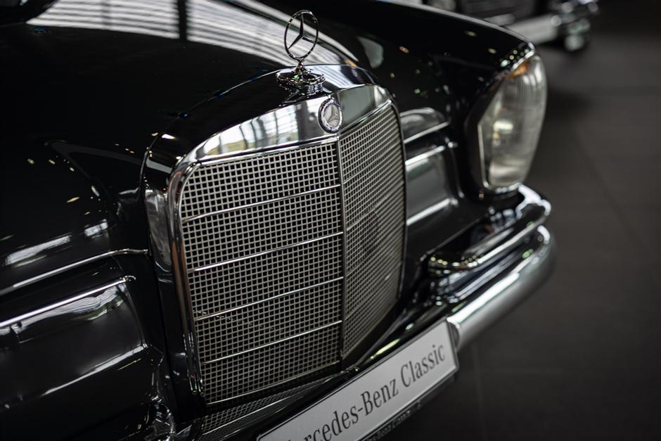 Ikonična maska vozila Mercedes-Benz | Avtor: Luka Gregorič