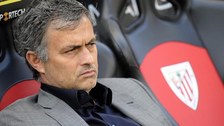 Mourinho naj bi po pisanju angleških medijev ostal v Madridu vsaj še eno sezono.