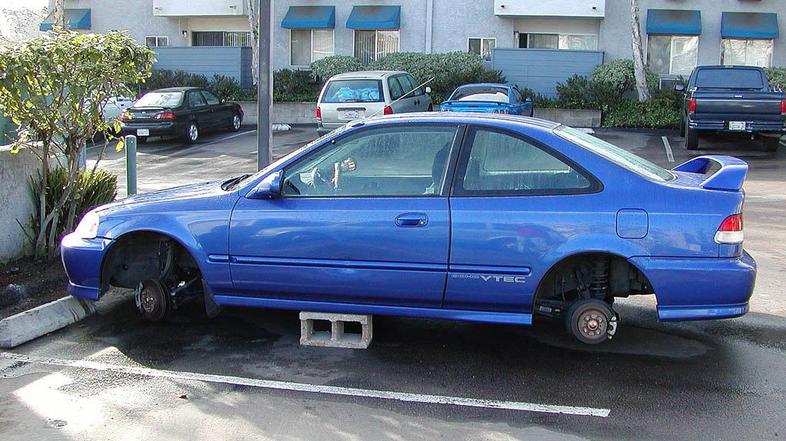 Takšnega presenečenja ne bo, če kupite vijake za pričvrstitev kolesa z vgrajeno 