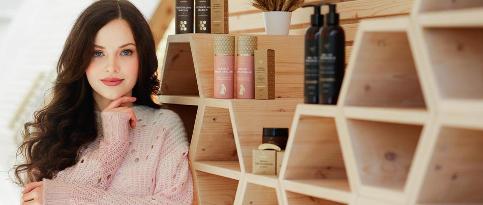 Rebeka Udvanc, Beesmetic