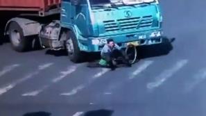 Kolesar in tovornjak