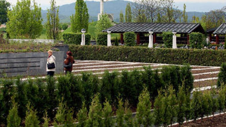 Aprila so na novih Žalah uredili prostor za 1.727 žarnih grobov.