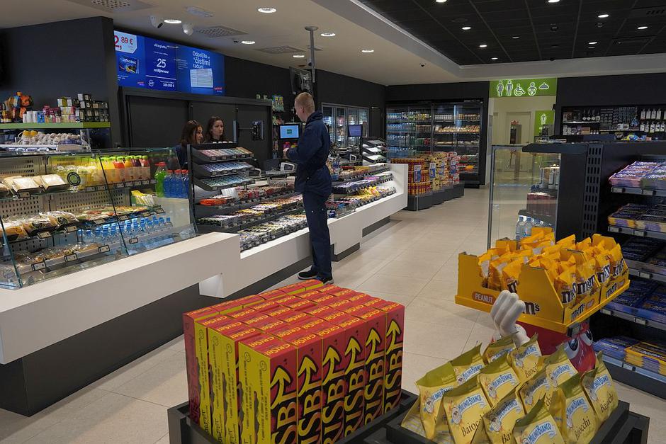 Petrol bencinski servis Barje | Avtor: Matija_Janežič