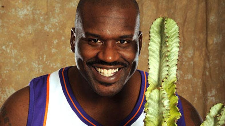 Shaq si je izmislil koreografijo s keglji.