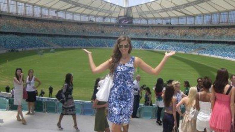 Tina pred stadionom Moses Mabhida. (Foto: Osebni arhiv)