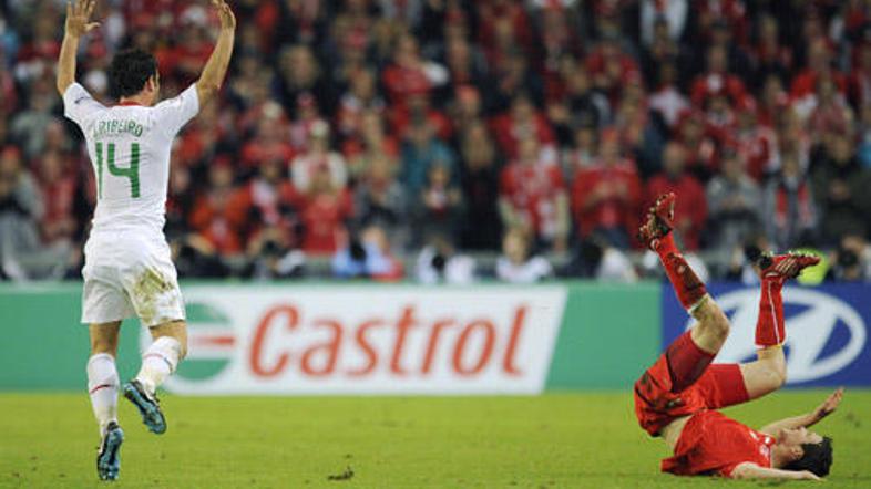 Švicarji so se od prvenstva poslovili s častno zmago proti Portugalski.