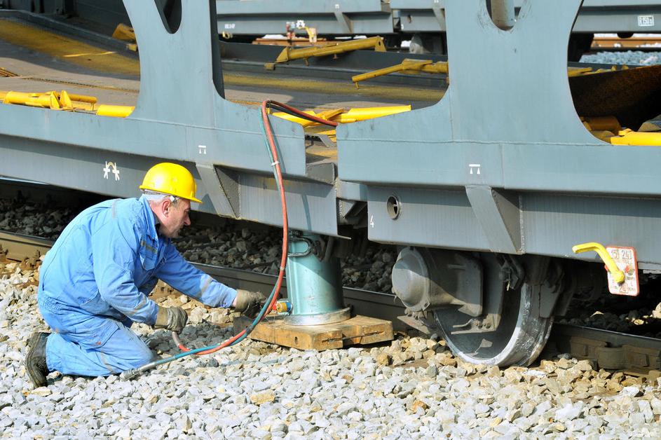 iztirjenje, tovorni vlak