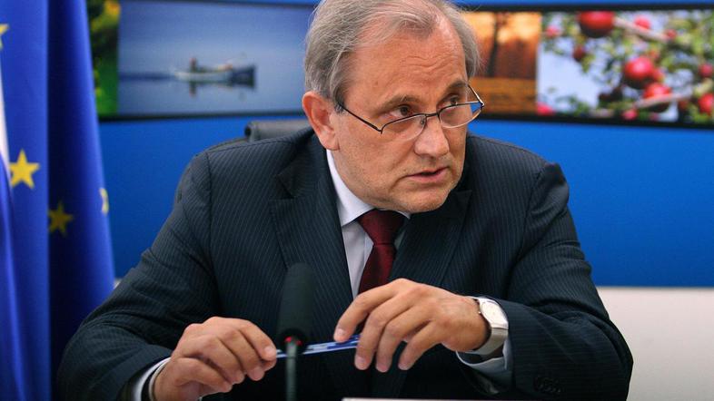 Na kmetijskem ministrstvu, ki ga vodi Milan Pogačnik, trdijo, da za nedovoljen l