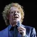 Pevec Mick Hucknall se je izkazal kot preprost povezovalec "nežnejšega" srca.