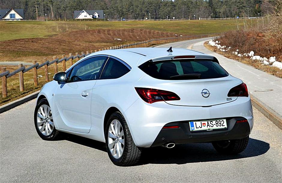 Opel astra GTC | Avtor: Gregor Prebil