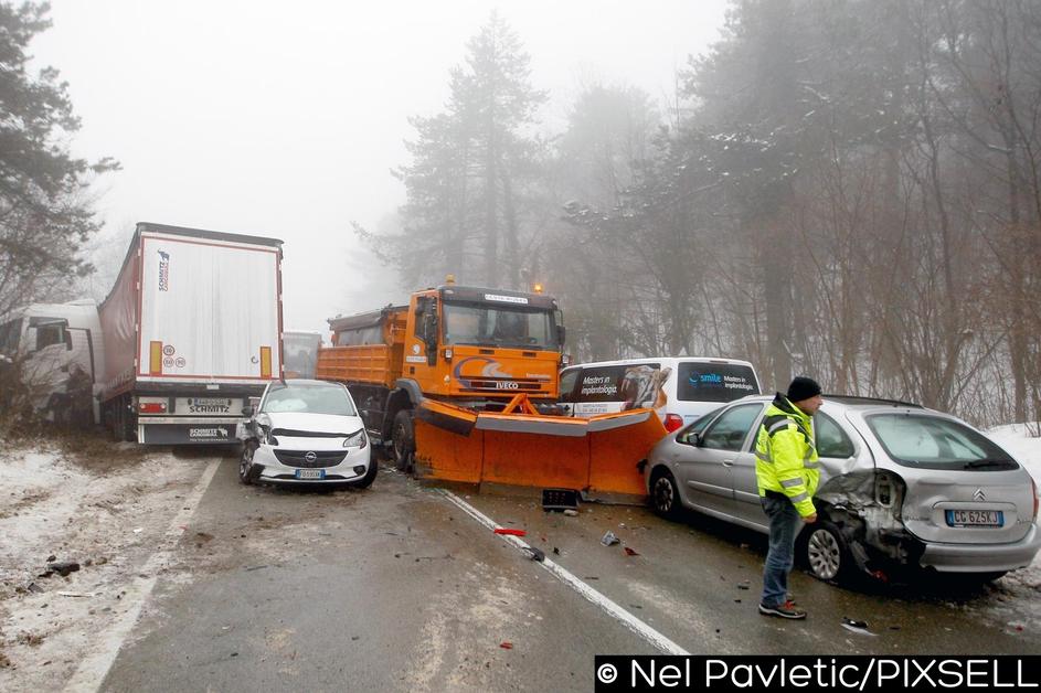 Prometne nesreča na hrvaški strani mejnega prehoda Starod