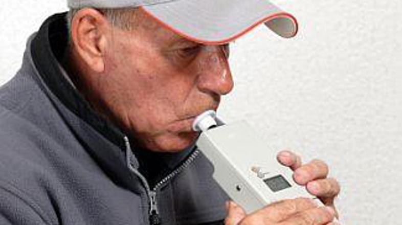 V decembru bodo policisti poostreno izvajali prisotnost alkohola na cesti. (Foto