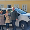 Mestna občina Kranj je Centru za socialno delo Gorenjska predala e-vozilo za razdeljevanje hrane
