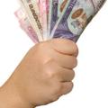 Oblasti domnevajo, da gre pri podarjenih milijonih za denar od preprodaje mamil.