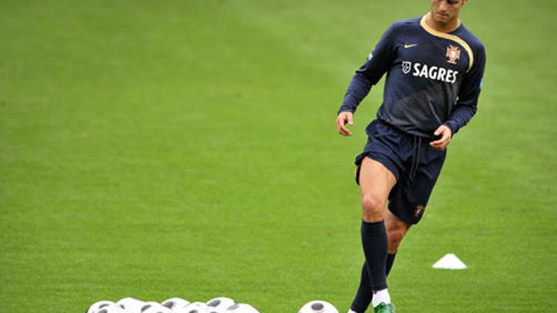 euro_reuters_ronaldo_ins