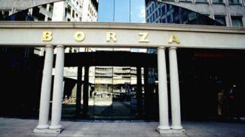 Delnic pozavarovalnice še ne bo kmalu na borzi.