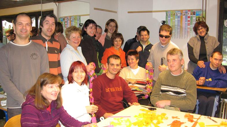 V Zavodu Korak si želijo s pomočjo donatorjev na vrtu postaviti leseno hišico za