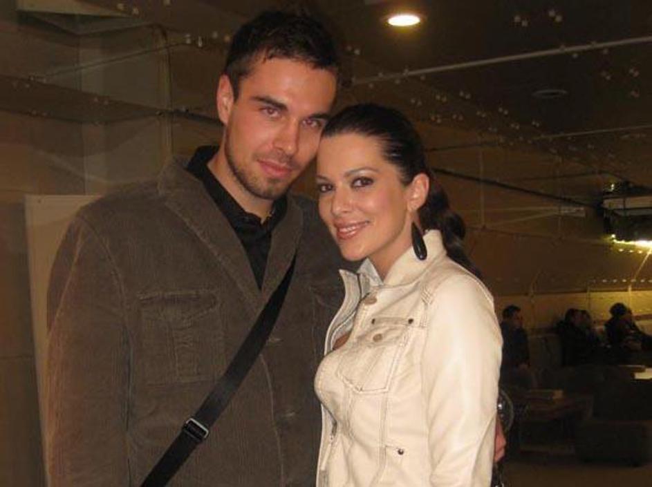 Iris Mulej si je komedijo o odnosih ogledala s fantom Črtom.