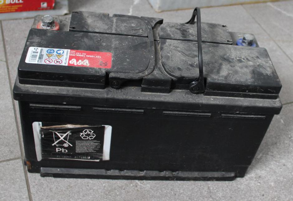 akumulatorji | Avtor: Policija