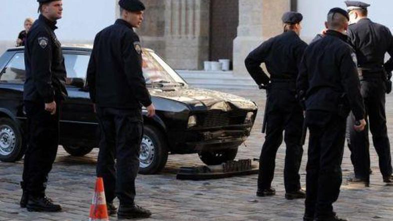 V nenavadnem napadu ni bil nihče poškodovan.