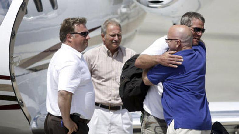 Takole se je Brett Favre v sredo poslavljal in odpotoval iz Green Baya.