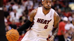 LeBron James je tokrat konkretno pomoč našel le v Crisu Boshu, kar pa je bilo pr